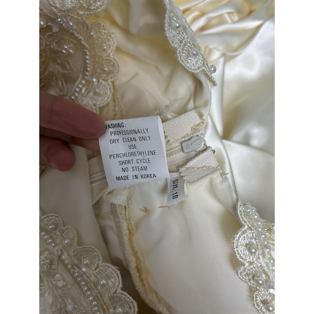 VTG Embroidered Wedding Gown Bridal Dress 10 Cathedral Train Heart back Korea - Picture 12 of 15